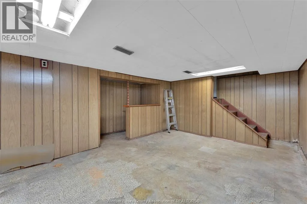 1245 GILES BOULEVARD East