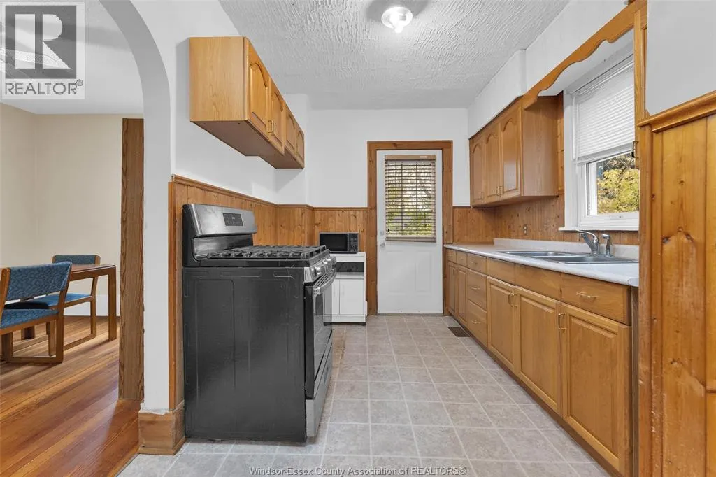 1245 GILES BOULEVARD East