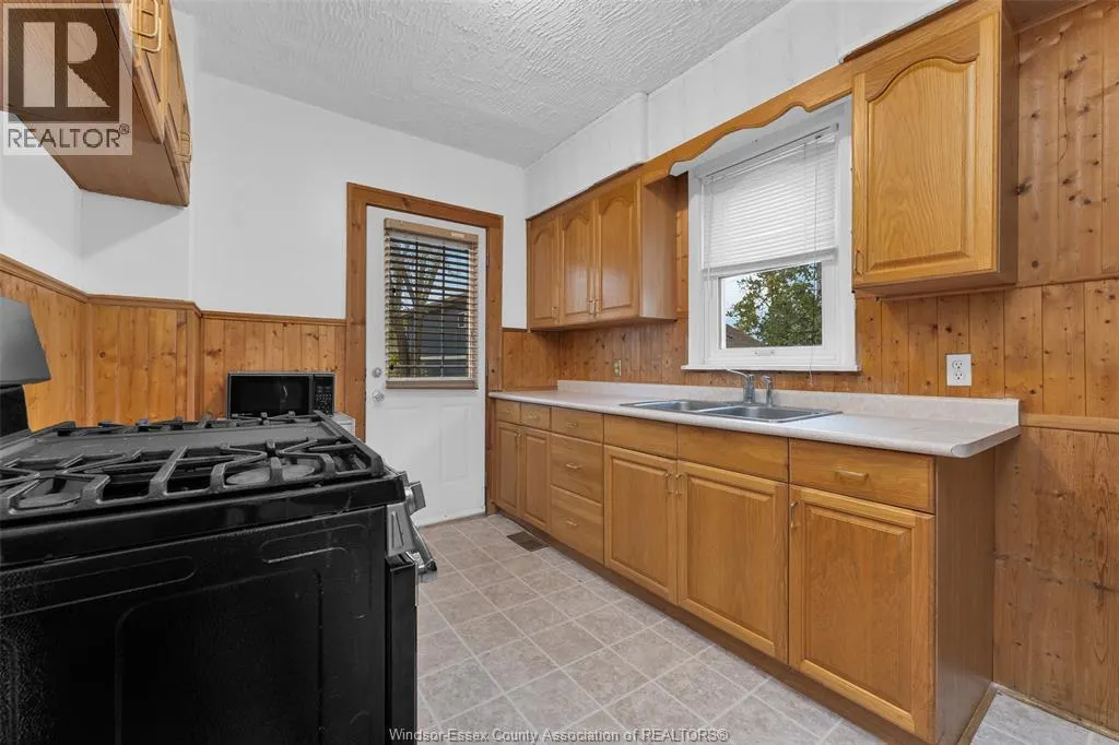 1245 GILES BOULEVARD East