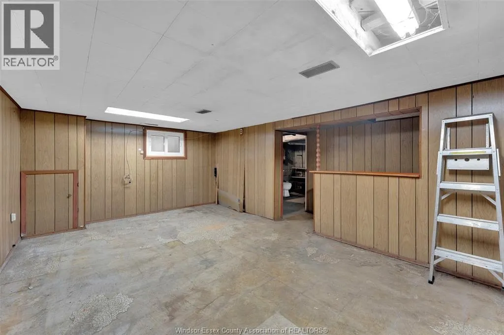 1245 GILES BOULEVARD East