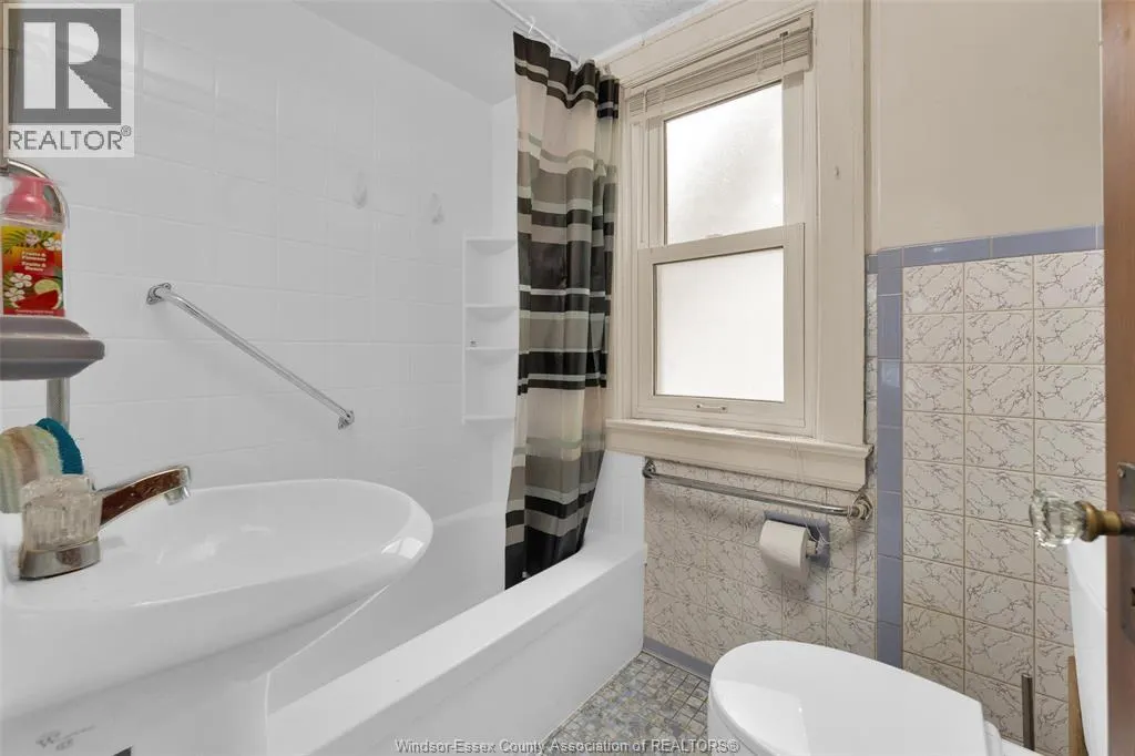 1245 GILES BOULEVARD East