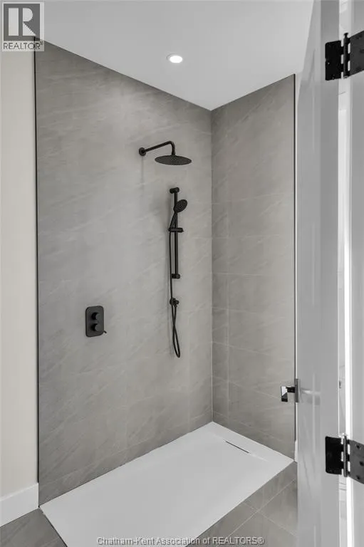 172 Rosewood CRESCENT