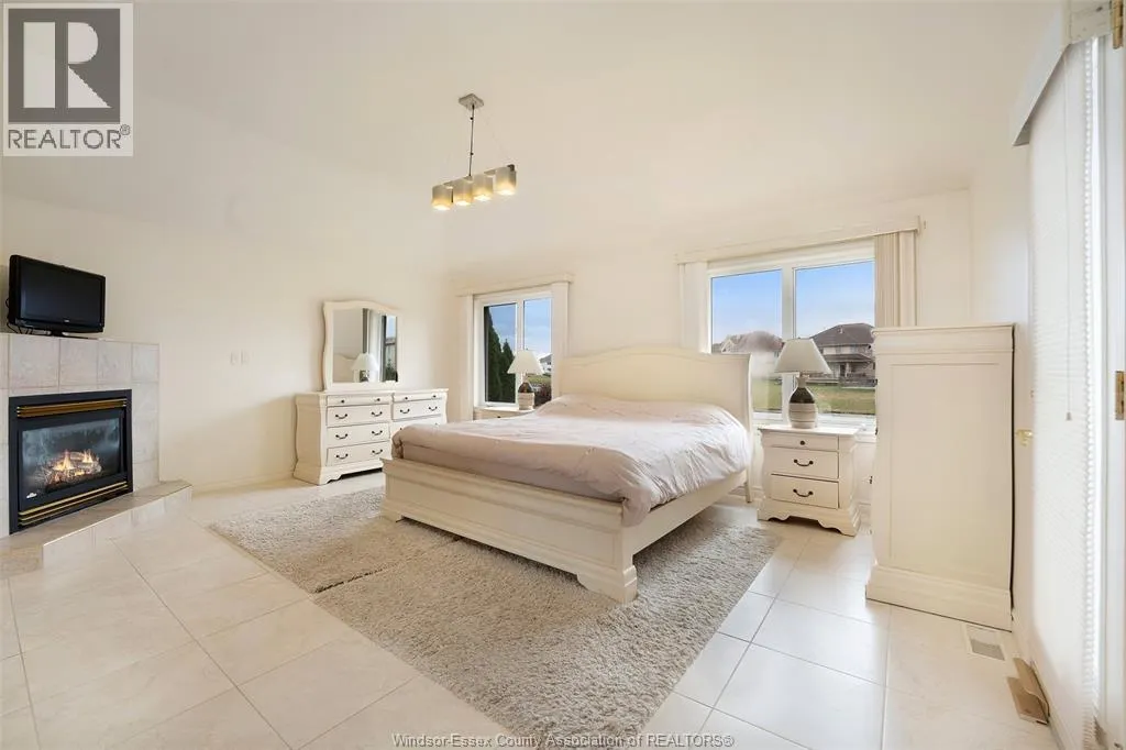 1075 STONEYBROOK
