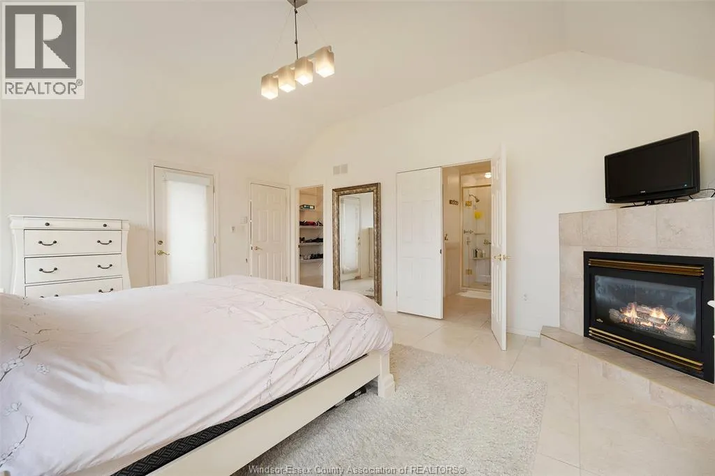 1075 STONEYBROOK