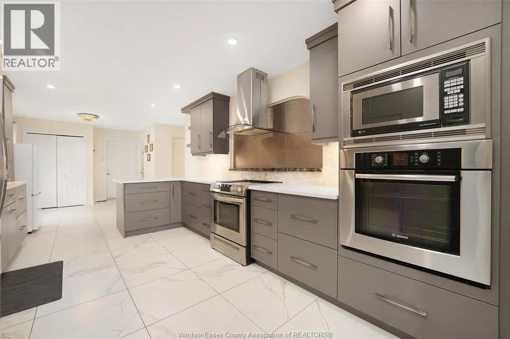 1075 STONEYBROOK