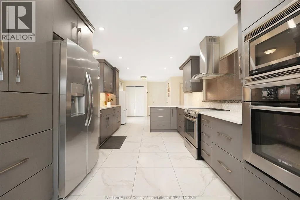 1075 STONEYBROOK