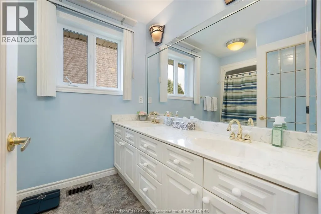 1075 STONEYBROOK