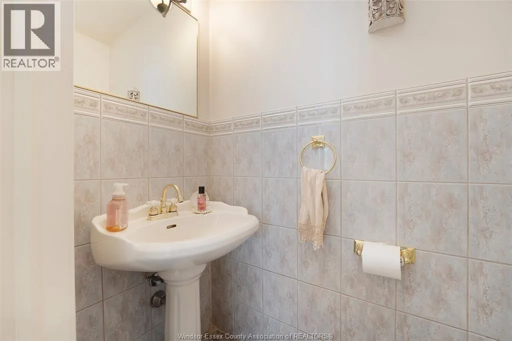 1075 STONEYBROOK