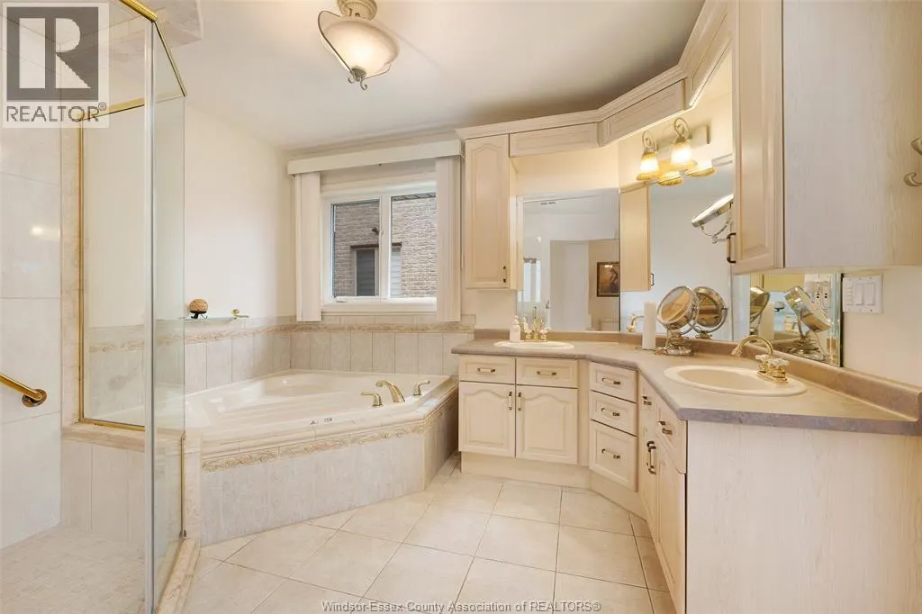 1075 STONEYBROOK