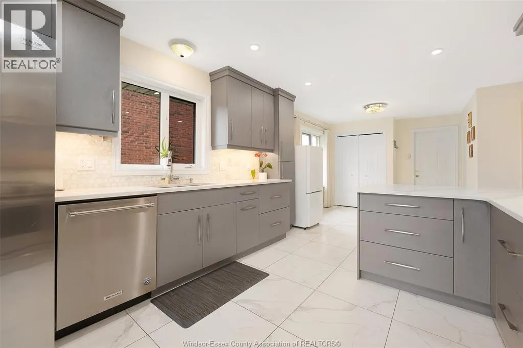 1075 STONEYBROOK