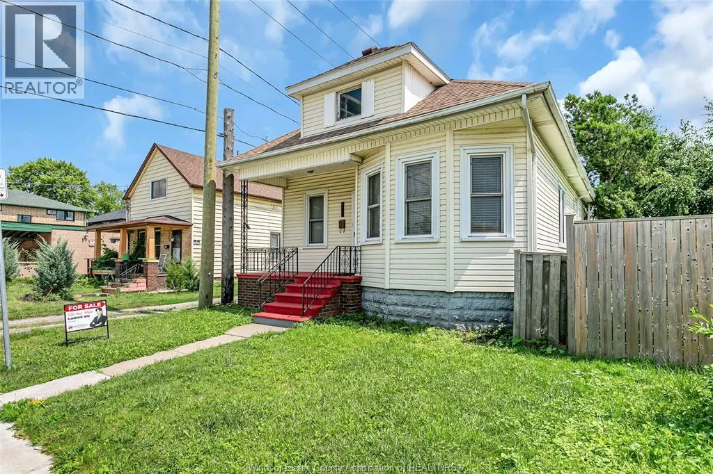 933 CHATHAM STREET East