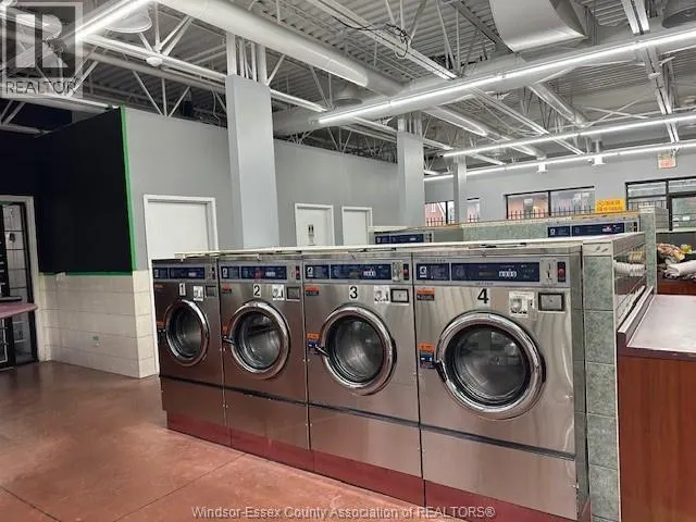 899 GRAND MARAIS East