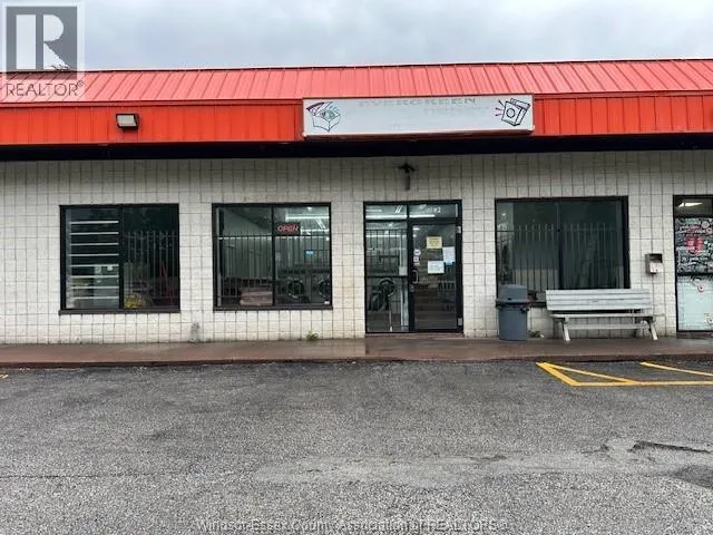 899 GRAND MARAIS East