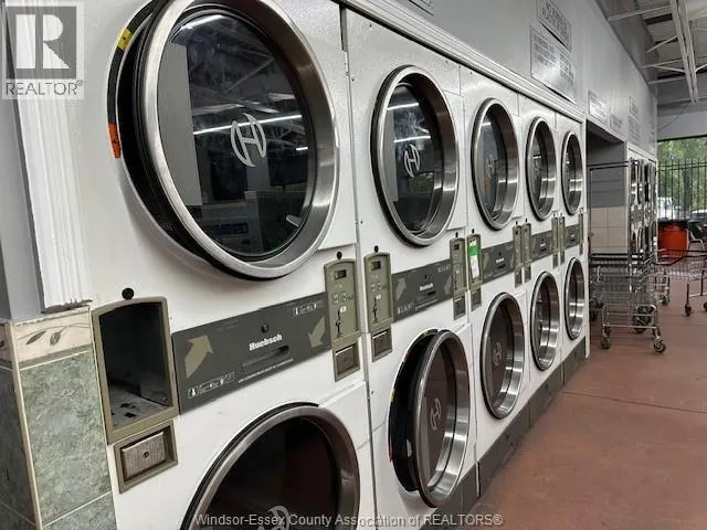 899 GRAND MARAIS East