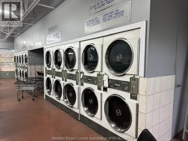 899 GRAND MARAIS East