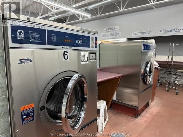 899 GRAND MARAIS East