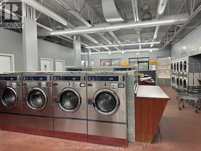 899 GRAND MARAIS East