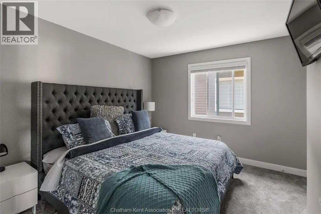 97 Moonstone CRESCENT