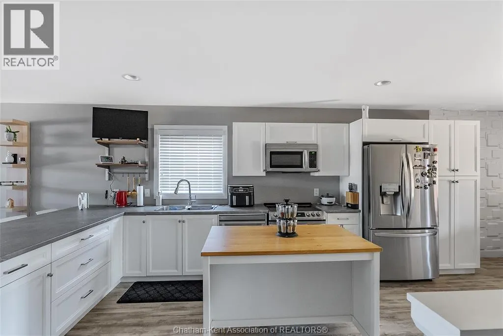 97 Moonstone CRESCENT