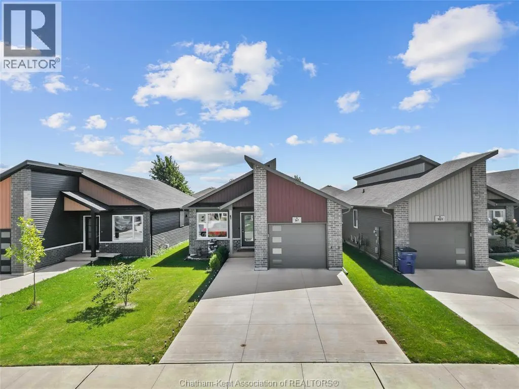 97 Moonstone CRESCENT