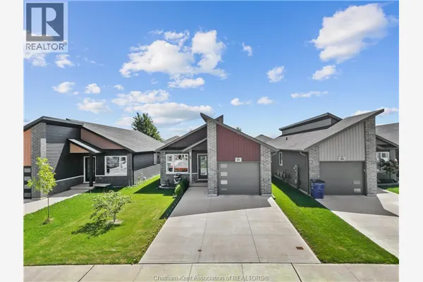 97 Moonstone CRESCENT