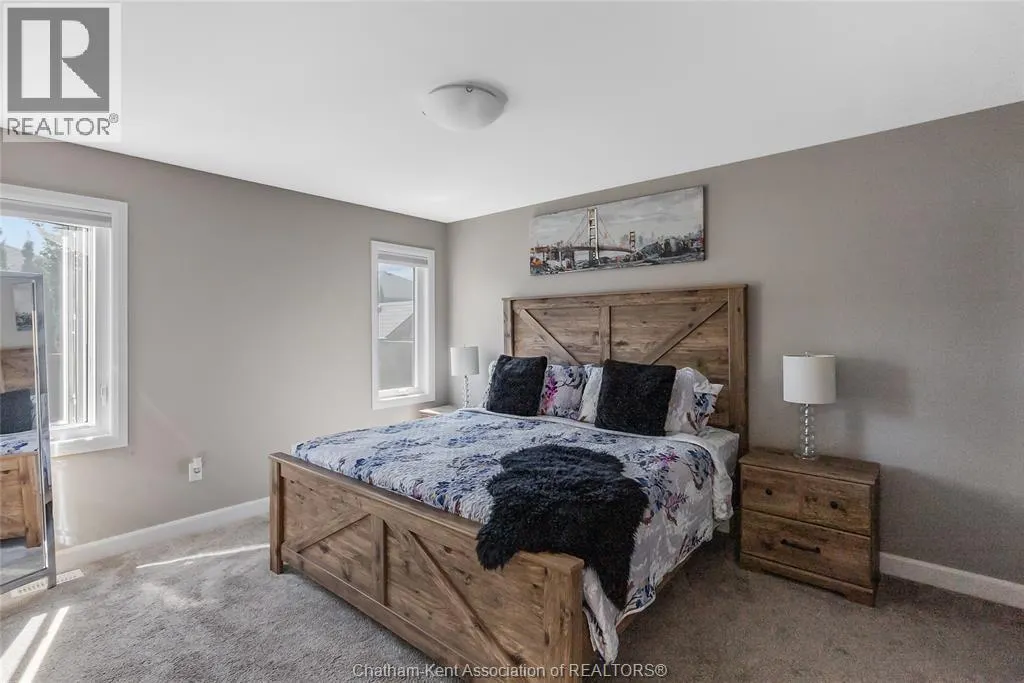 97 Moonstone CRESCENT