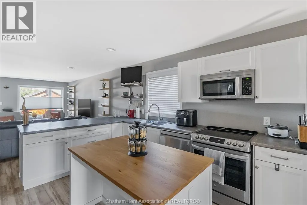 97 Moonstone CRESCENT