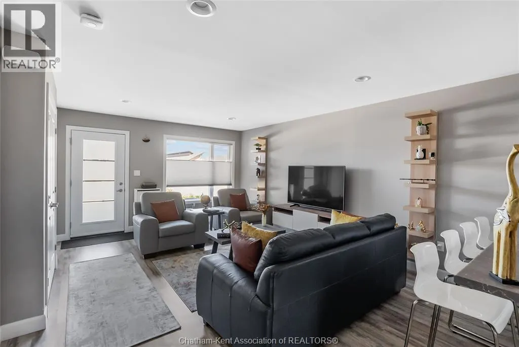 97 Moonstone CRESCENT