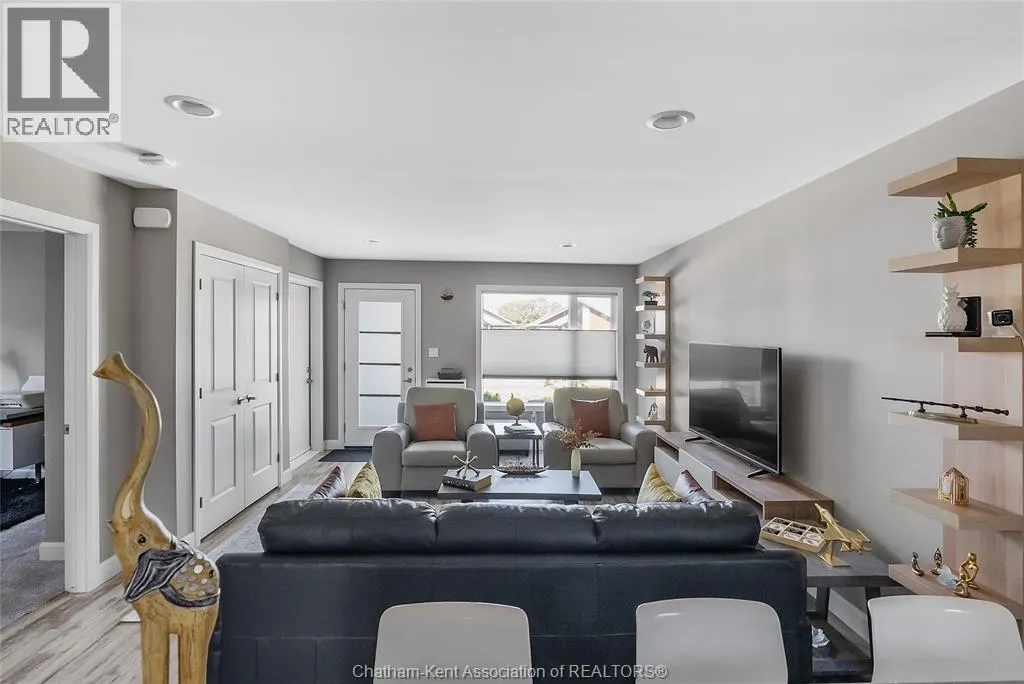 97 Moonstone CRESCENT