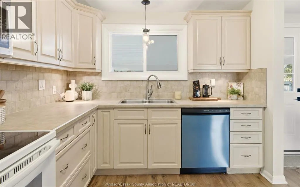 3401 CHARLEVOIX AVENUE