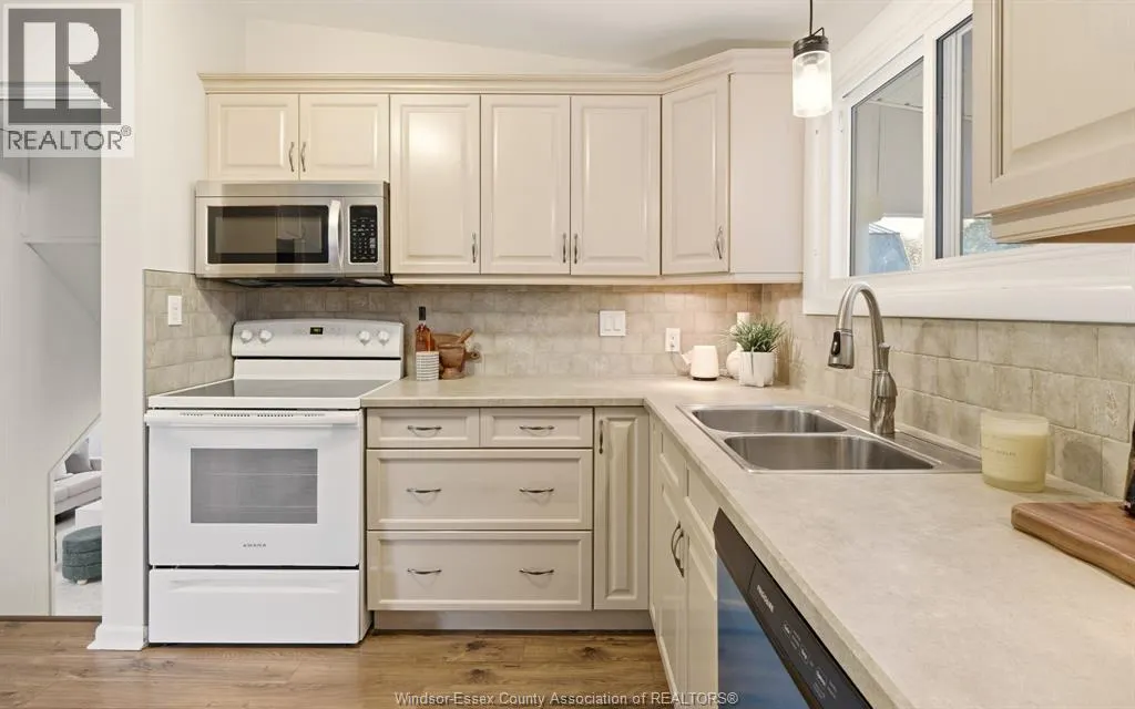 3401 CHARLEVOIX AVENUE