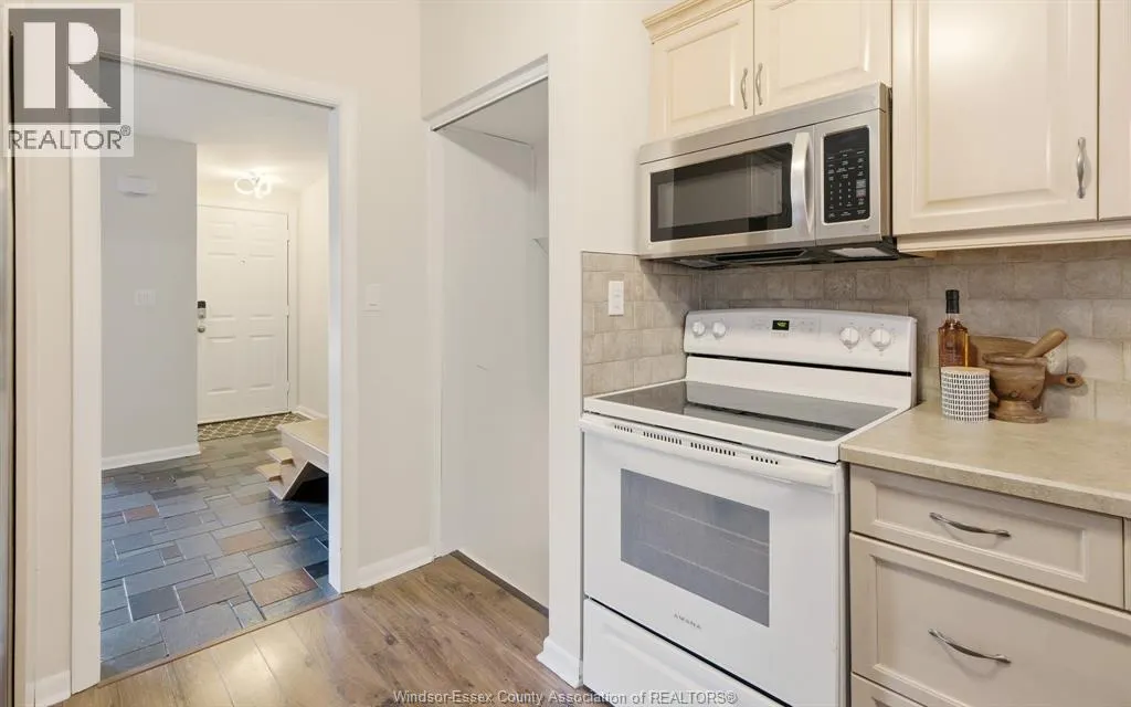 3401 CHARLEVOIX AVENUE