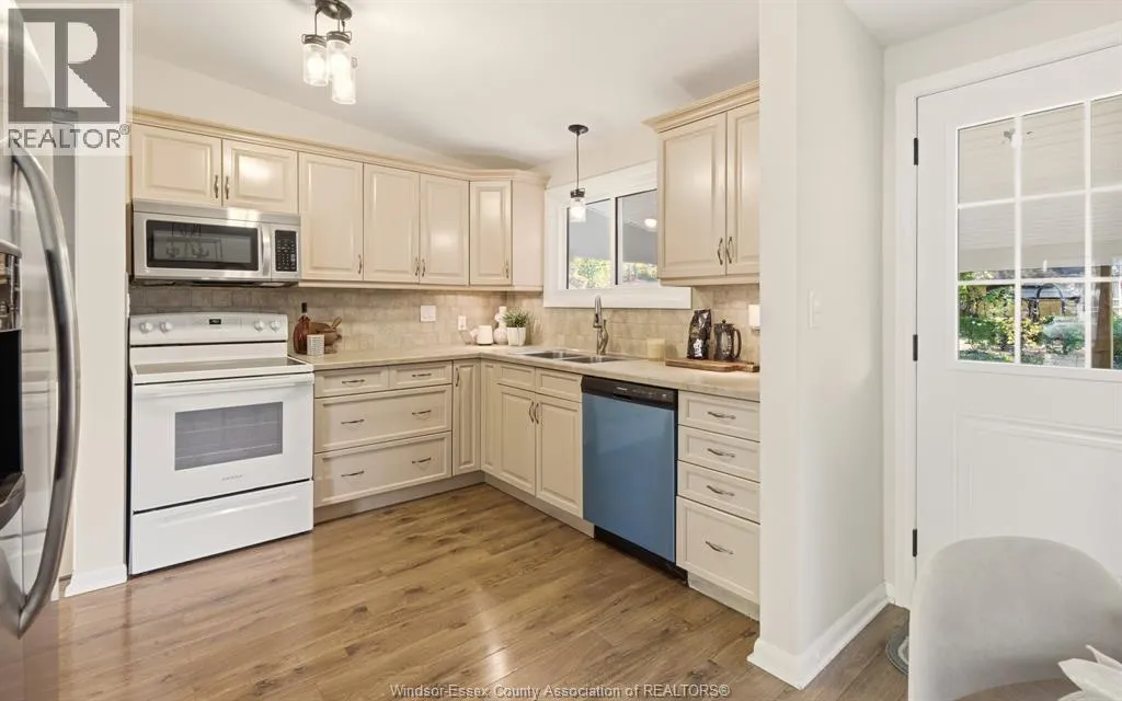 3401 CHARLEVOIX AVENUE