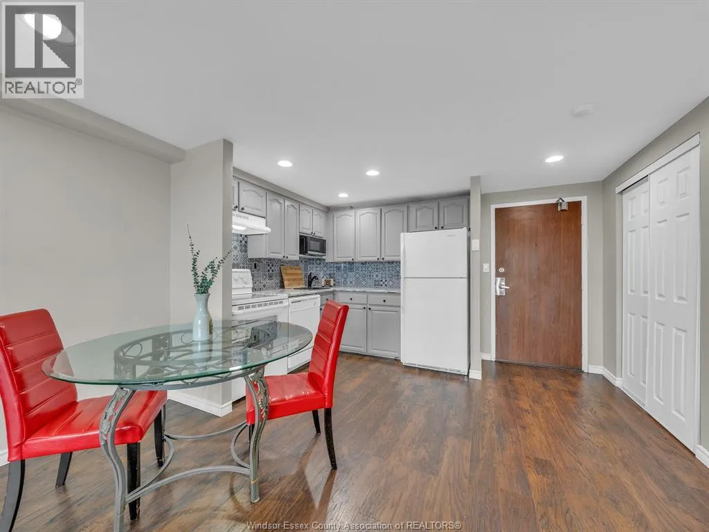 3936 WYANDOTTE East Unit# 906