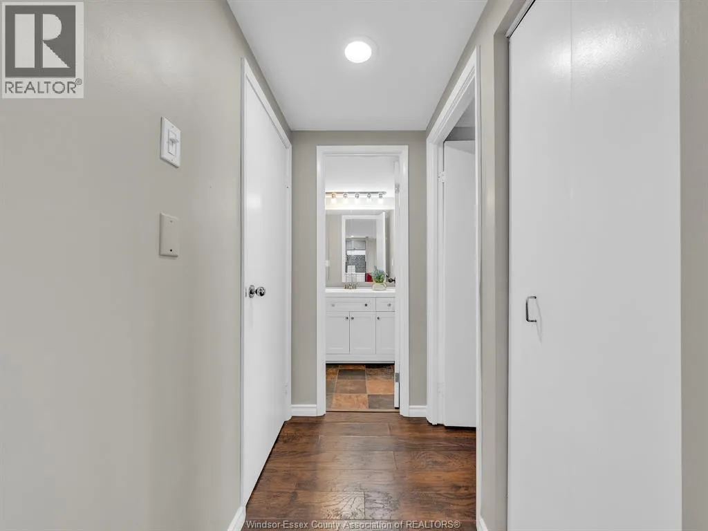 3936 WYANDOTTE East Unit# 906