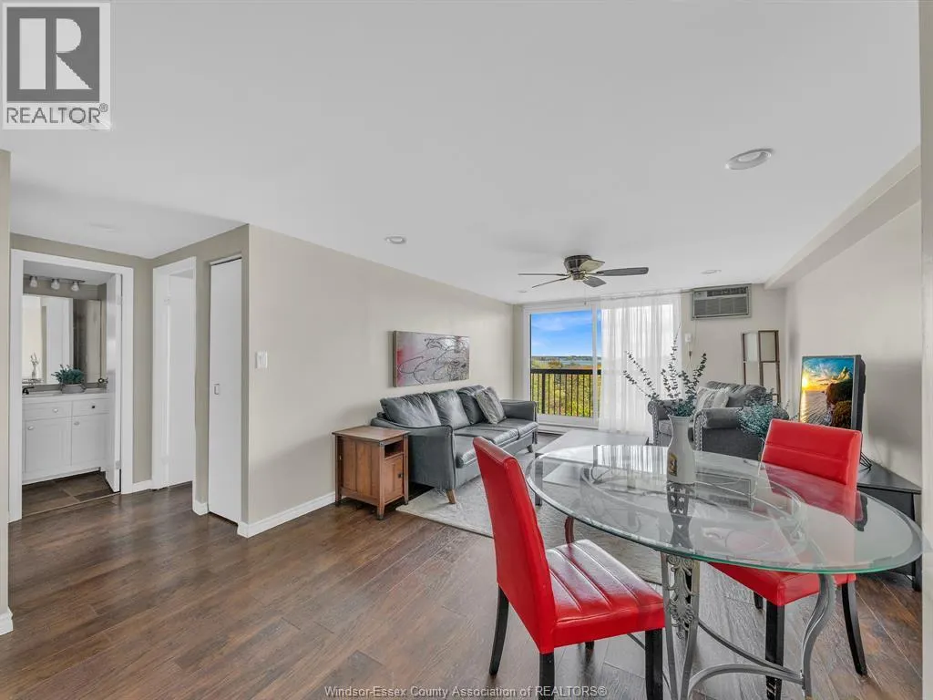 3936 WYANDOTTE East Unit# 906