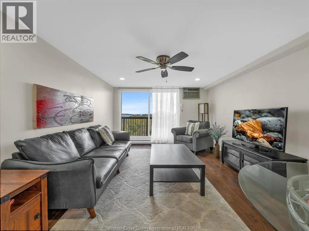 3936 WYANDOTTE East Unit# 906