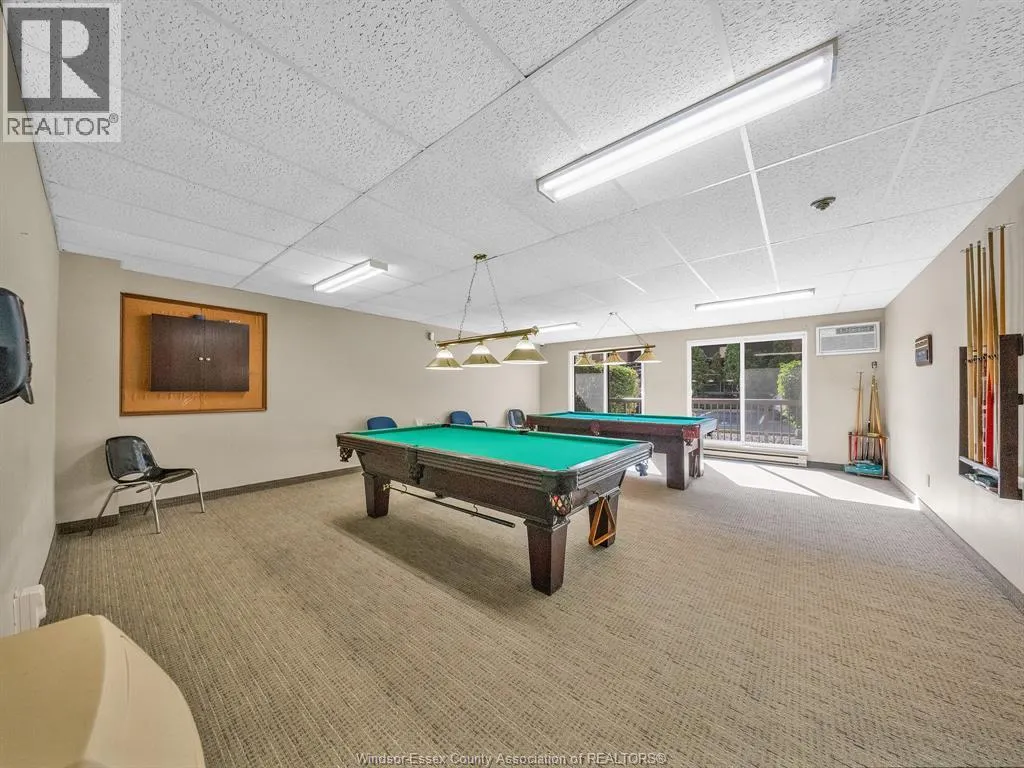 3936 WYANDOTTE East Unit# 906