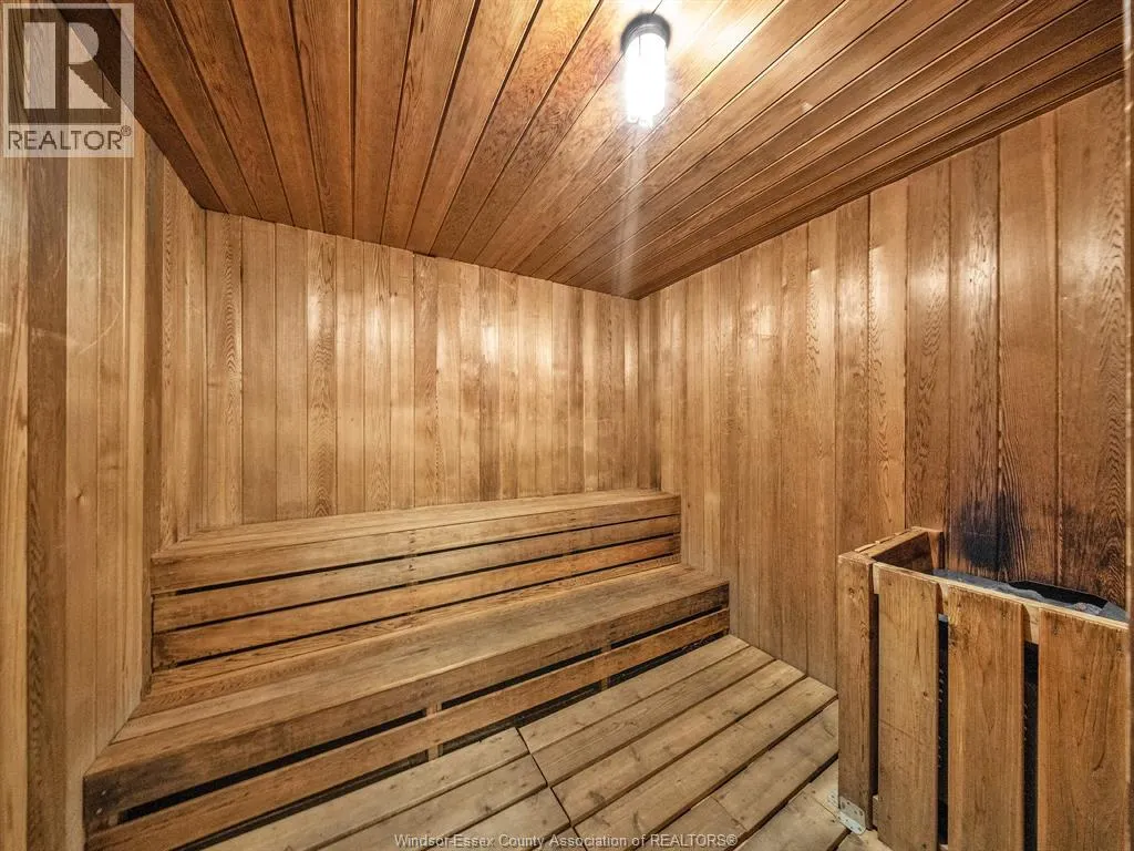 3936 WYANDOTTE East Unit# 906