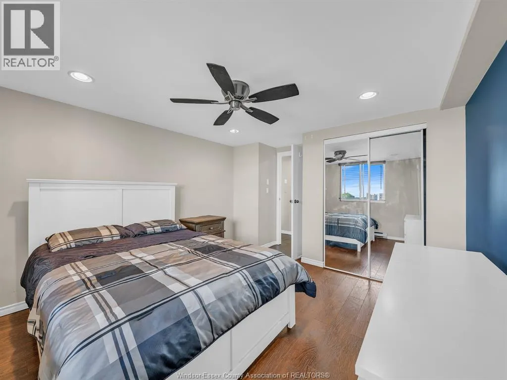 3936 WYANDOTTE East Unit# 906