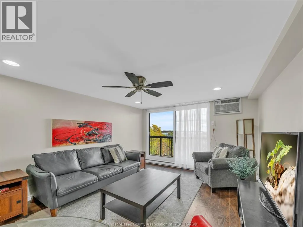 3936 WYANDOTTE East Unit# 906