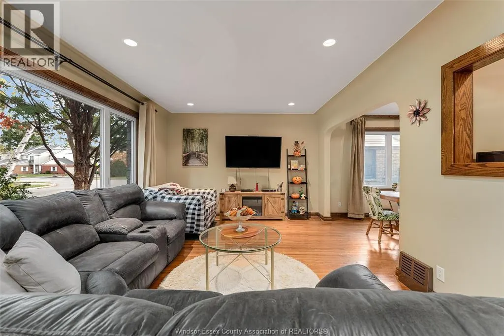 2925 ALEXANDRA AVENUE