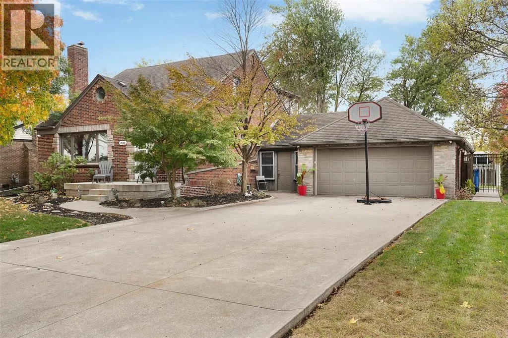 2925 ALEXANDRA AVENUE