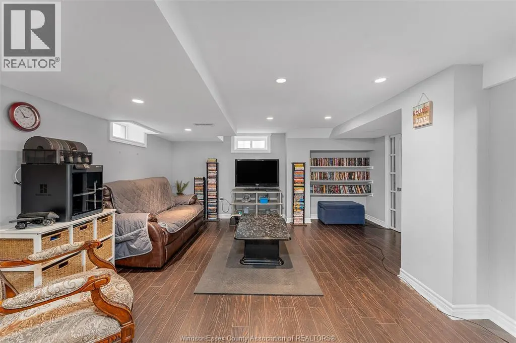 2925 ALEXANDRA AVENUE