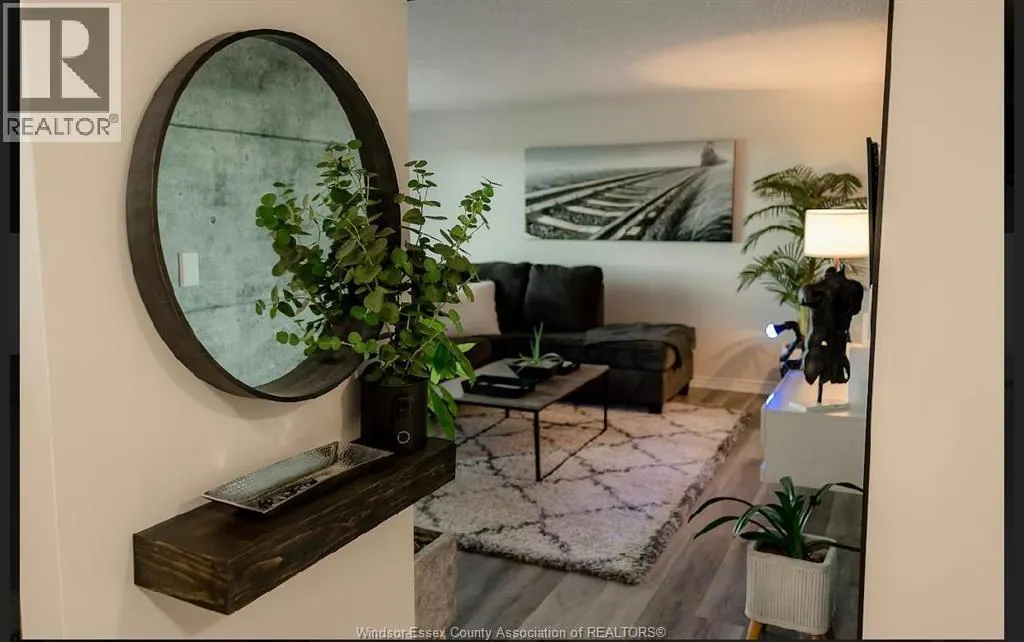 3936 WYANDOTTE STREET East Unit# 710