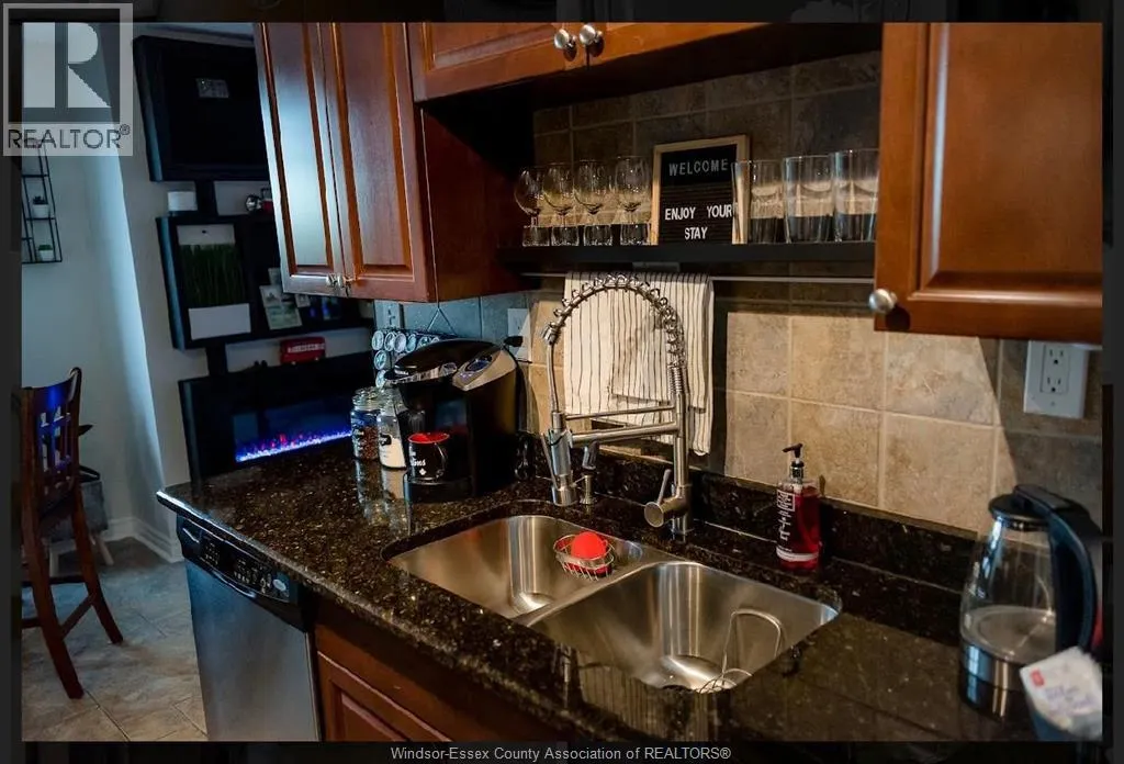 3936 WYANDOTTE STREET East Unit# 710