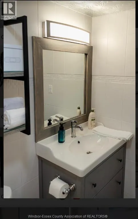 3936 WYANDOTTE STREET East Unit# 710