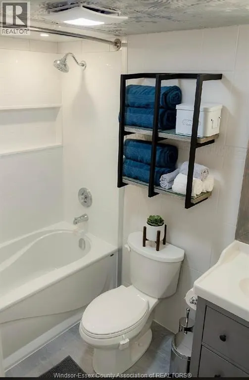 3936 WYANDOTTE STREET East Unit# 710