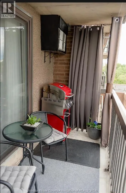 3936 WYANDOTTE STREET East Unit# 710