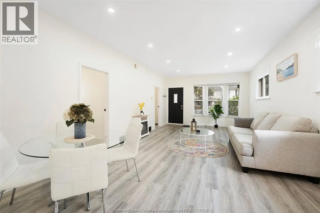 886 GLADSTONE AVENUE